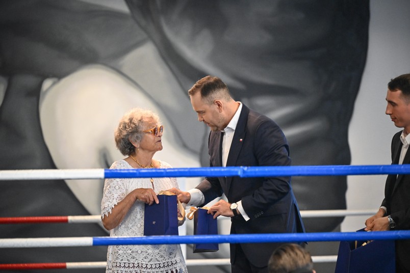 Prezydent Karol Nawrocki kilka dni po zaprzysiężeniu wszedł do ringu [FOTO]