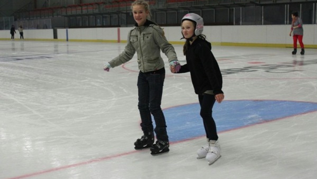 Na okres ferii zimowych miasto przygotowało program zajęć sportowych i niższe ceny biletów m.in. na lodowisko, pływalnię i kręgielnię.