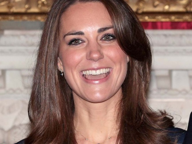 11882_prince-william-kate-middleton-st-james-palace-11162010-15-820x1131