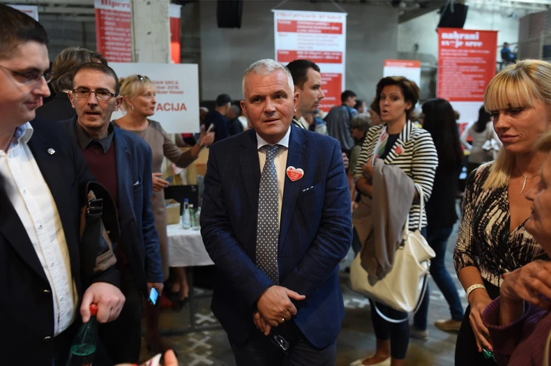 Dr Milan Nedeljković (u sredini)