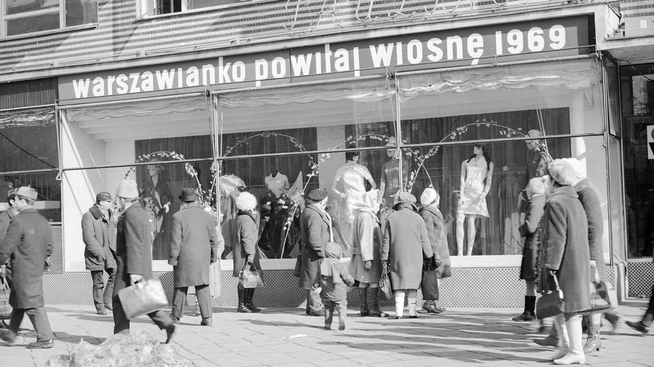 Sceny uliczne ze śródmieścia Warszawy (1969)