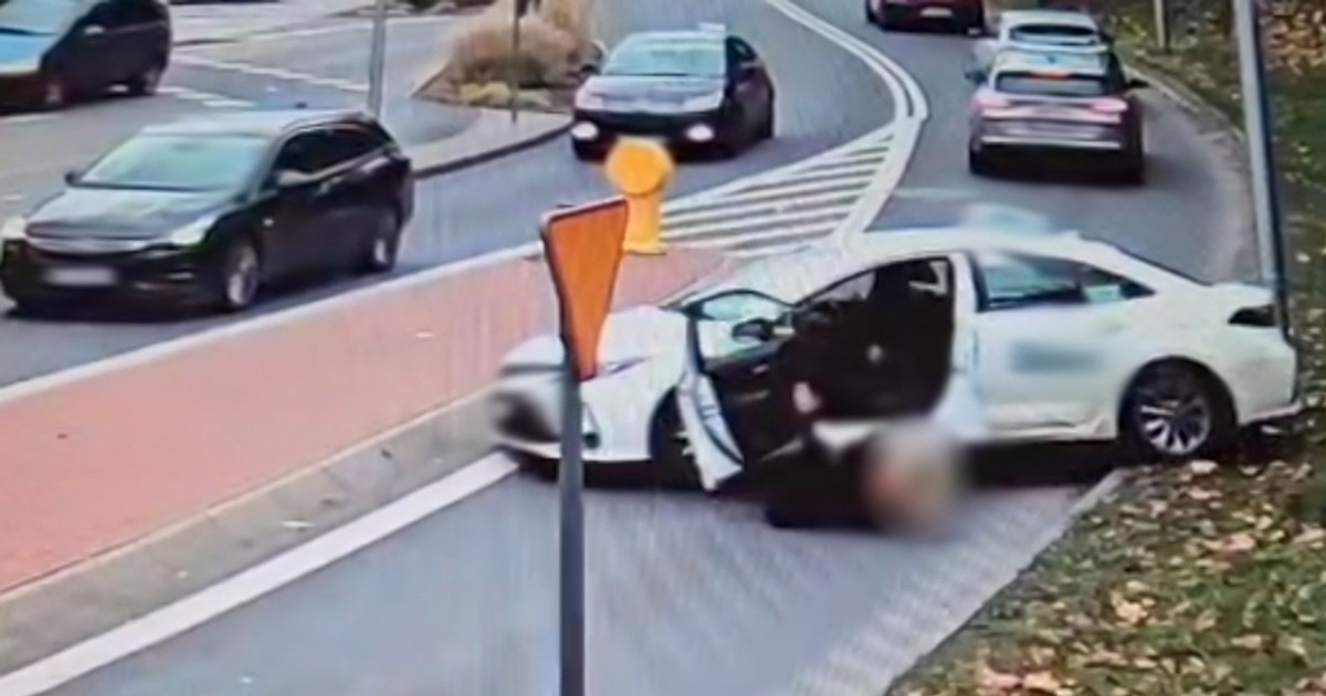 Taksówka ruszyła bez kierowcy. Zamiast hamować, zaczęła dociskać gaz