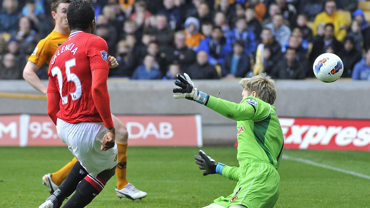 Manchester United rozbił 5:0 (3:0) Wolverhampton Wanderers w meczu 29. kolejki Premier League. Czerwone Diabły umocniły się na prowadzeniu w tabeli, mając na koncie 70 punktów.
