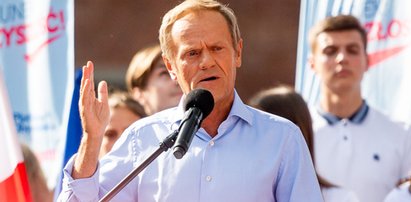 Donald Tusk w Gdańsku powtórzył błąd Kopacz! Zdradziła go mowa ciała