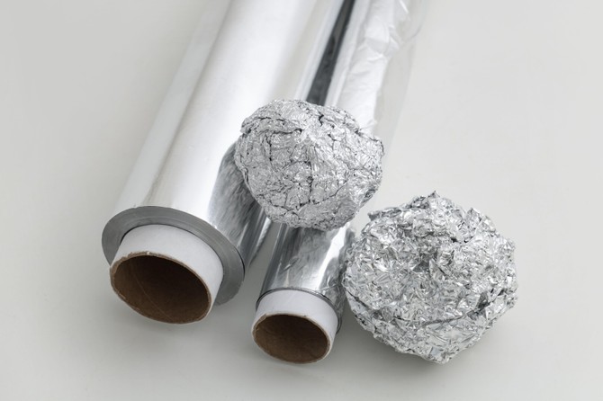 Aluminijumska folija može biti odličan saveznik u vraćanju starog sjaja srebrnom nakitu