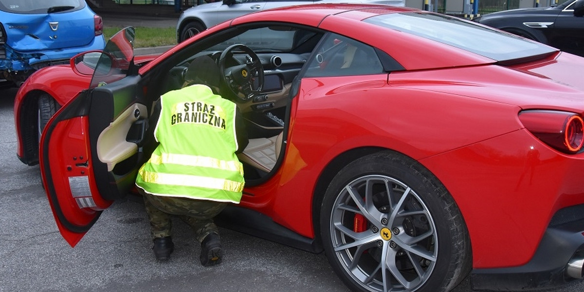 Ferrari Portofino o wartości 1.2 mln zł zatrzymali w Kukurykach funkcjonariusze Straży Granicznej. Pojazd był kradziony.