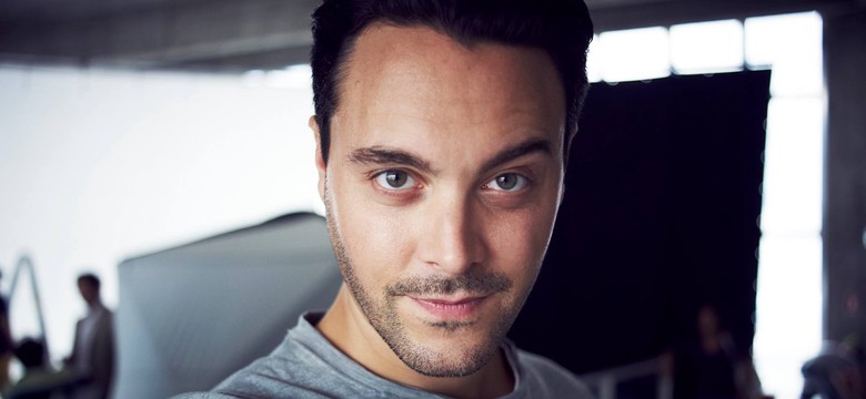 Przystojny Jack Huston idzie w ślady słynnego dziadka Johna [ZDJĘCIA]