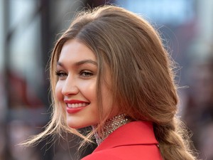 Gigi Hadid a legszexibb házigazda