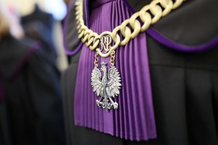 Sąd: Niewiarygodne? Kodeks pracy pozwala zwolnić pracownika za spóźnienia 30 minut do pracy