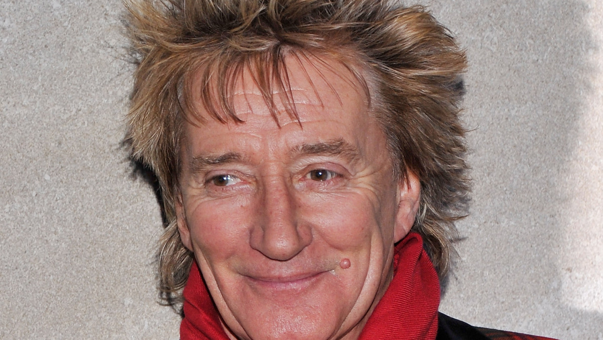 W wywiadzie udzielonym magazynowi "Mojo" Rod Stewart wyznał, że przez wiele lat był uzależniony od sterydów. Przyjmowanie ich miało pomagać mu na opuchnięte struny głosowe. Pojawiły się jednak także skutki uboczne - jego penis się zmniejszył, okazyjnie pojawiały się także krwotoki wewnętrzne i halucynacje. Problemy z rozmiarem przyrodzenia nie przeszkodziły Rodowi w osiągnięciu imponującej liczby kochanek - mówi się, że gwiazdor miał ich tysiąc. Muzyk doczekał się ośmiorga dzieci z czterema różnymi kobietami.