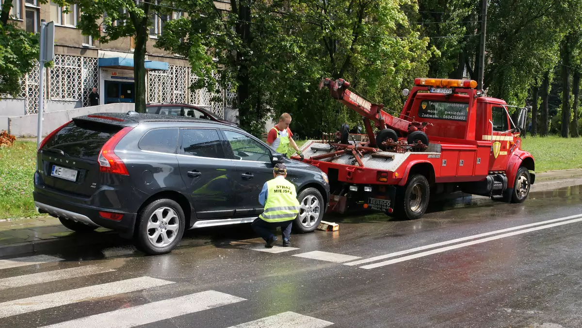 Odholowanie nieprawidłowo zaparkowanego samochodu