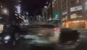 Automobil vlade Japana izazvao jeziv sudar