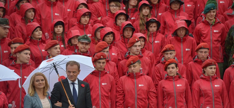 Kłótnia o spotkanie Tuska z papieżem. "W dni nieparzyste pomyka do Watykanu"