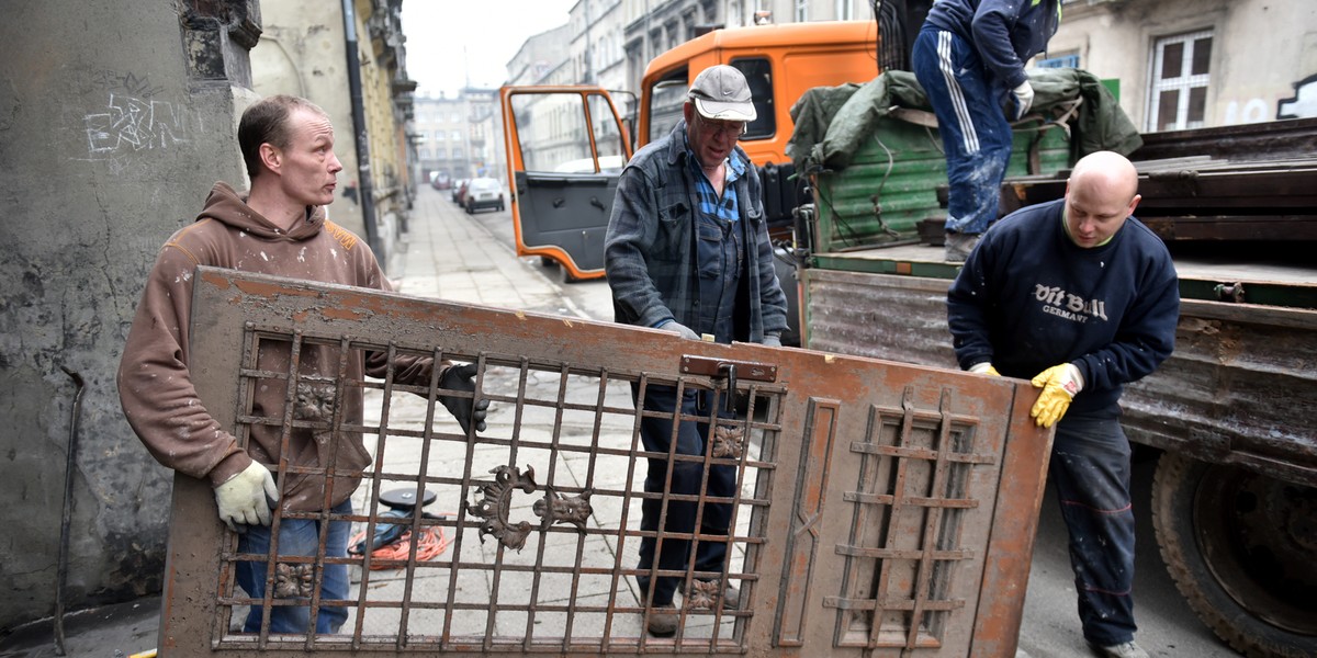 Sukces faktu - ratują zabytkową bramę an Włokienniczej