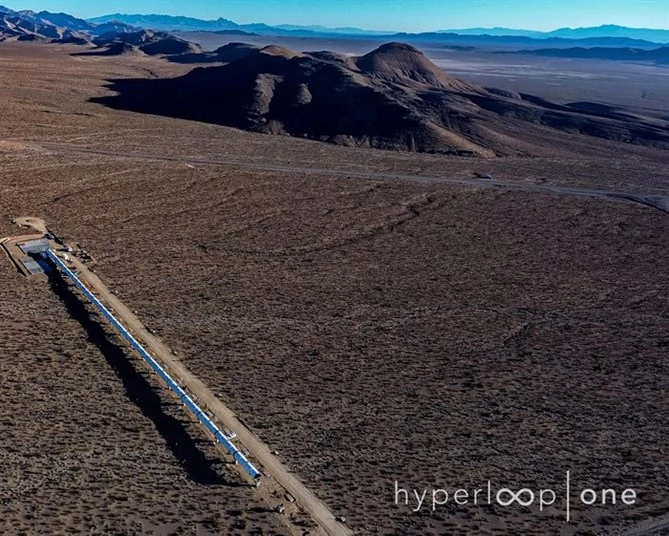 Hyperloop One buduje tubę w Nevadzie