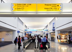 Rozebrali chore staruszki na lotnisku, bo...szukali bomb