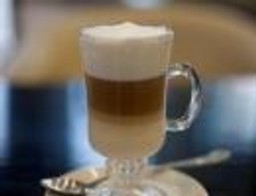 Lubisz małą czarną? Teraz za kawę zapłacisz więcej – dlaczego?