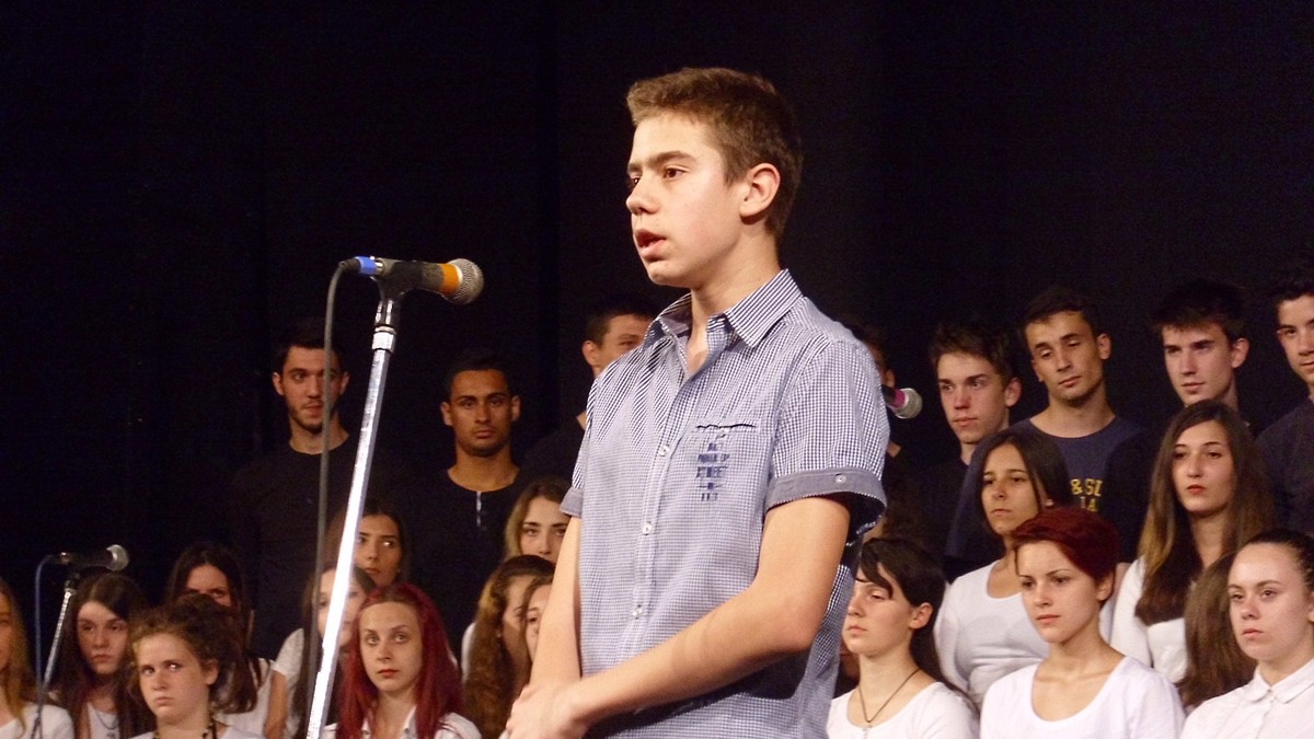 616587_loznica02-s-ponosom-otvorio-djacki-vukov-sabor-stefan-stepanovic-foto-s.pajic