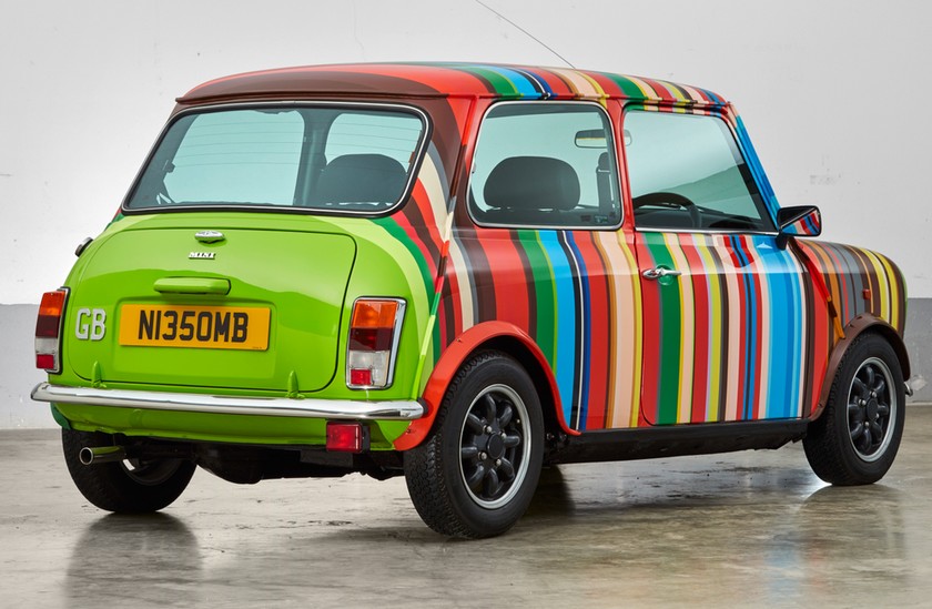 Pour le 40e anniversaire de la MINI en 1999, Paul Smith a créé cette MINI Cooper rayée.