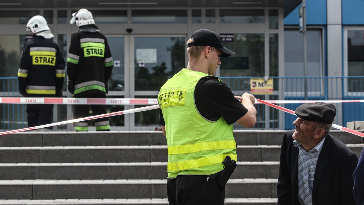 Zatrzymano drugą osobę w sprawie wczorajszej serii fałszywych alarmów bombowych. Poinformował o tym na antenie Radia ZET szef MSW Bartłomiej Sienkiewicz.