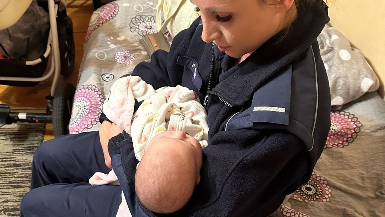 Pijana matka zostawiła dzieci bez opieki. Przy niemowlęciu policjanci znaleźli alkohol