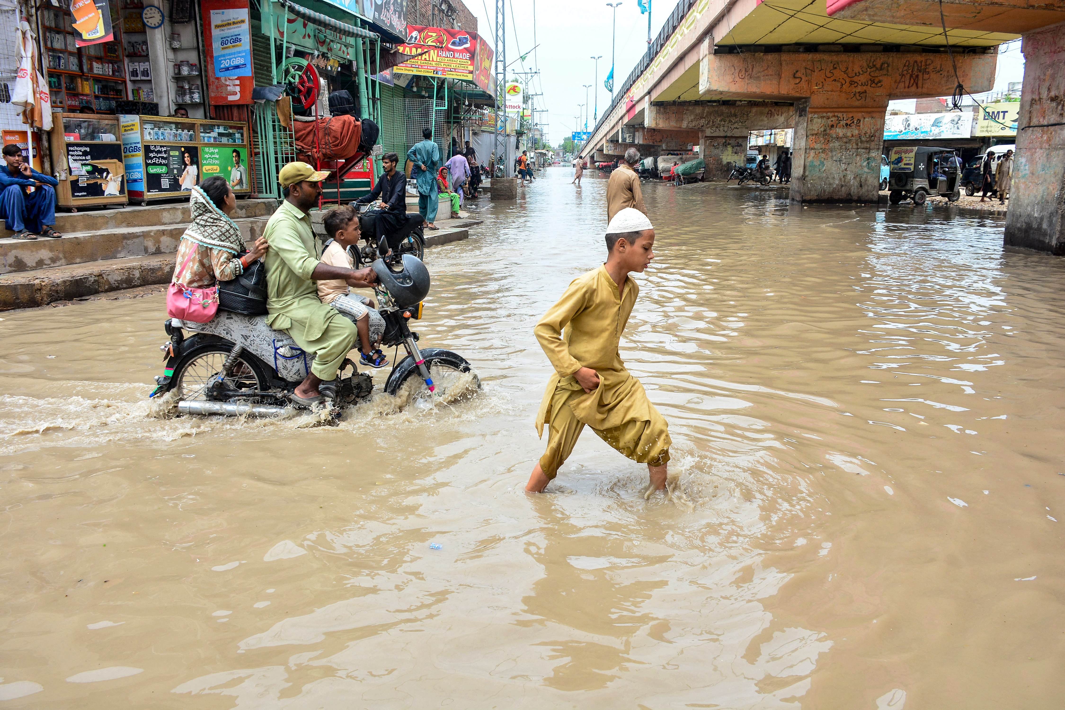 Pakistán: Más de 250 muertos por lluvias monzónicas