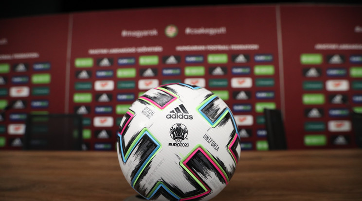 A 2020-as Európa-bajnokság hivatalos labdájával fociznak majd a csapatok a Magyarország–Uruguay meccsen / Fotó: Zsolnai Péter
