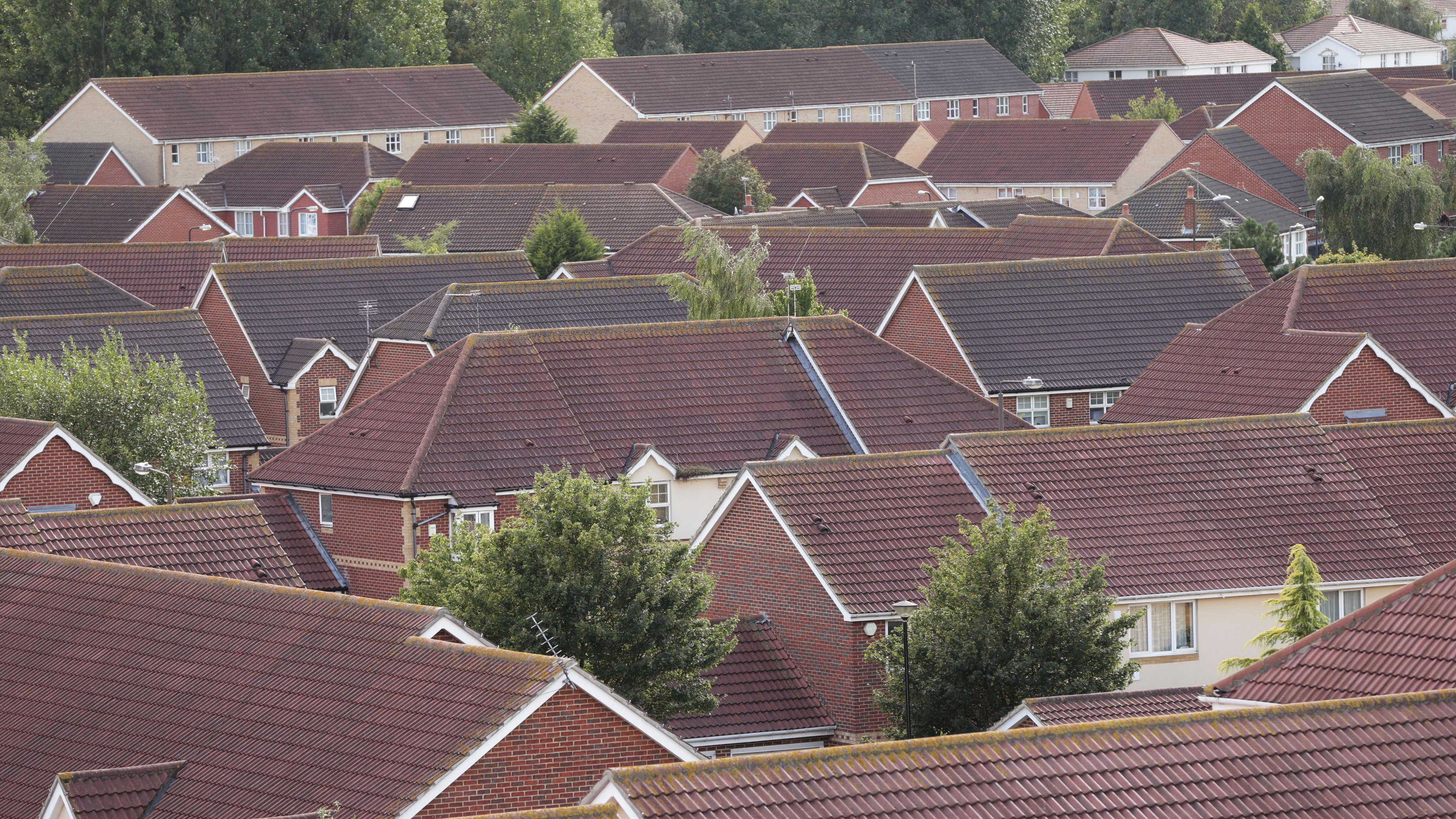 House prices drop £794 as market volatility continues