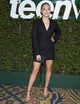 A mindössze 16 éves tánczseni, Maddie Ziegler igazán nagy lány volt ebben a zakóruhában