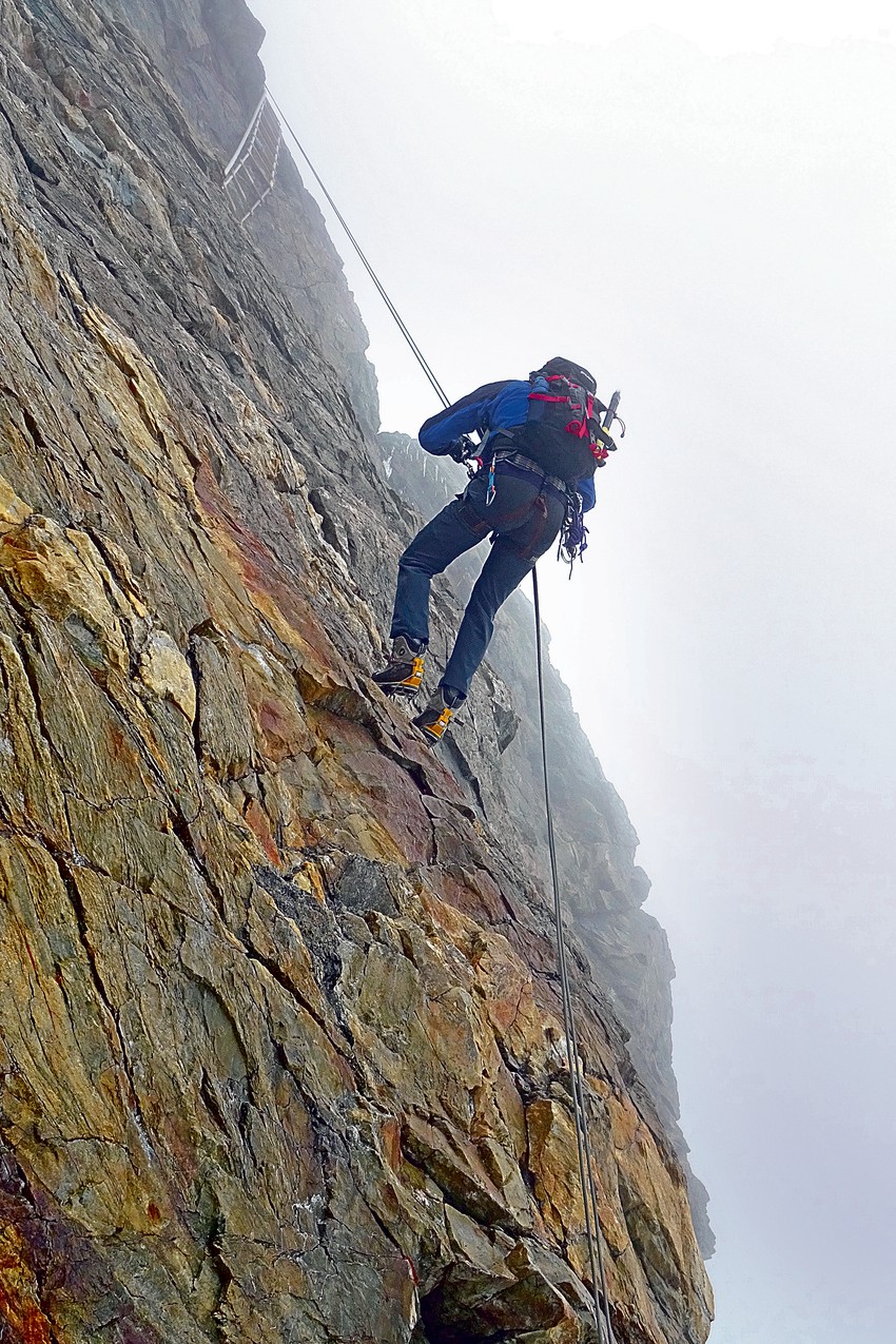 odlomila se stena i bukvalno nam je isekla uže. To je mogla da bude katastrofa, priča Dragan. Na Materhornu je do sada poginulo 550 planinara, daleko više nego na Mont Everestu