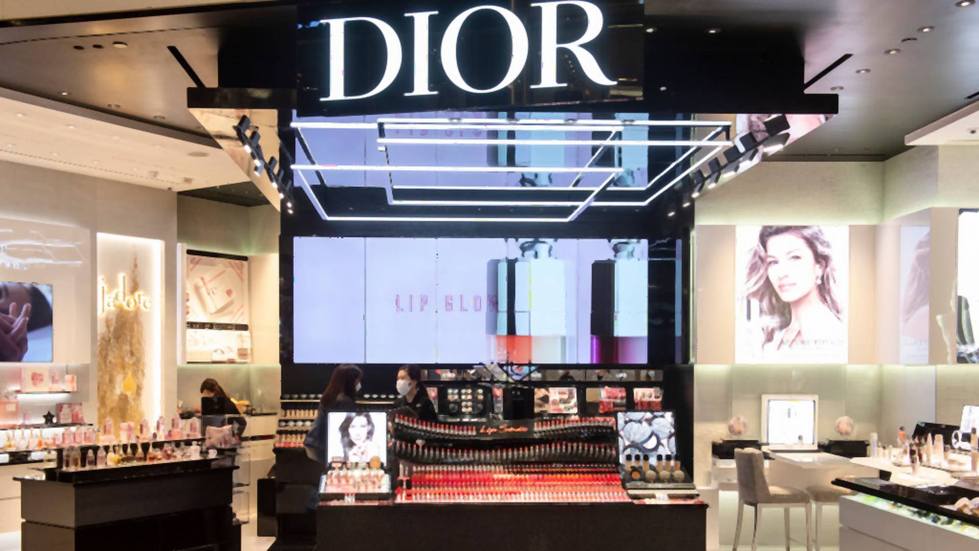 Zamiast luksusowych perfum Dior i Givenchy robią żele antybakteryjne dla rządu i szpitali