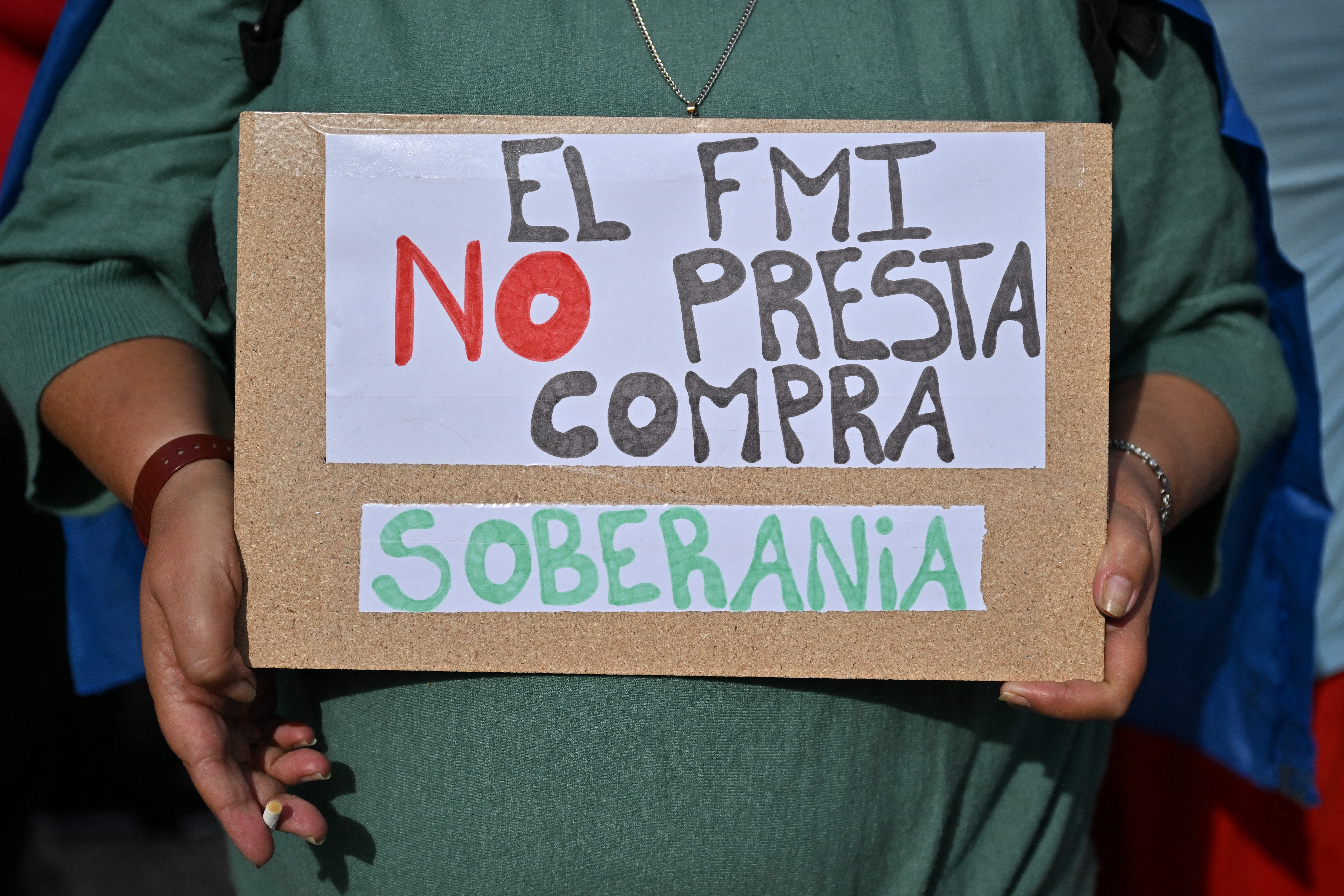 Argentina: FMI approva 2 miliardi, inflazione cala al 39,4%