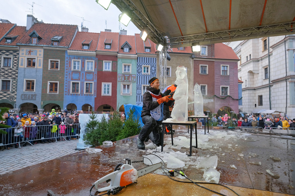 Najlepsi rzeźbiarze w lodzie walczą w Poznaniu o nagrody