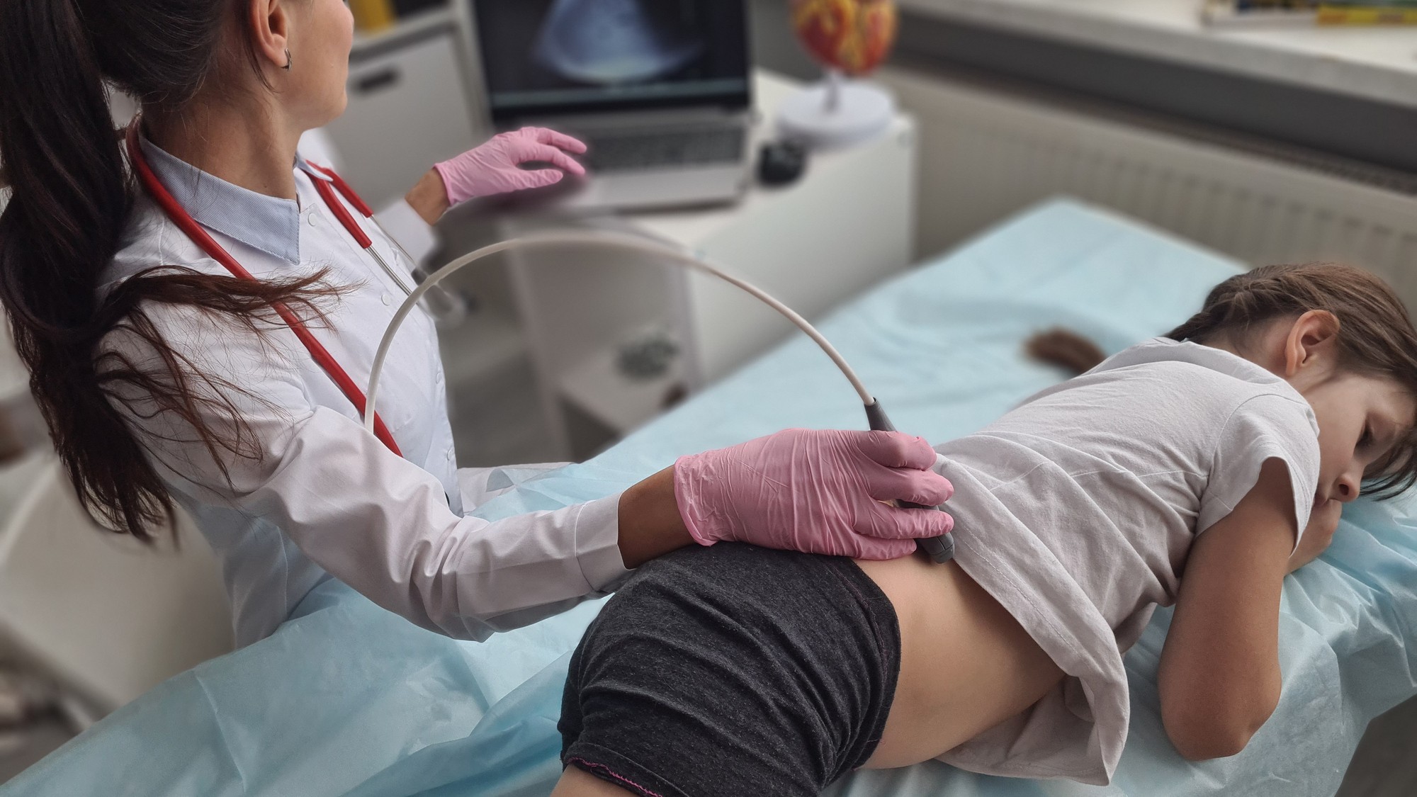 Chronické ochorenie obličiek postihuje aj deti. Príznaky diagnózy sa však odlišujú od tých v dospelom veku, navyše, nemusia sa dlho ukázať vôbec. 