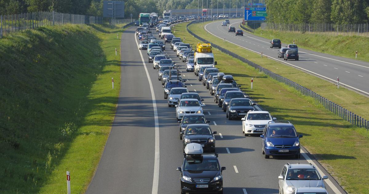 Tragedia na autostradzie. Samochód spadł z wiaduktu