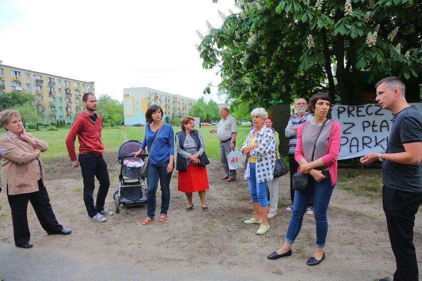 Mieszkańcy protestują przeciwko budowie parkingu