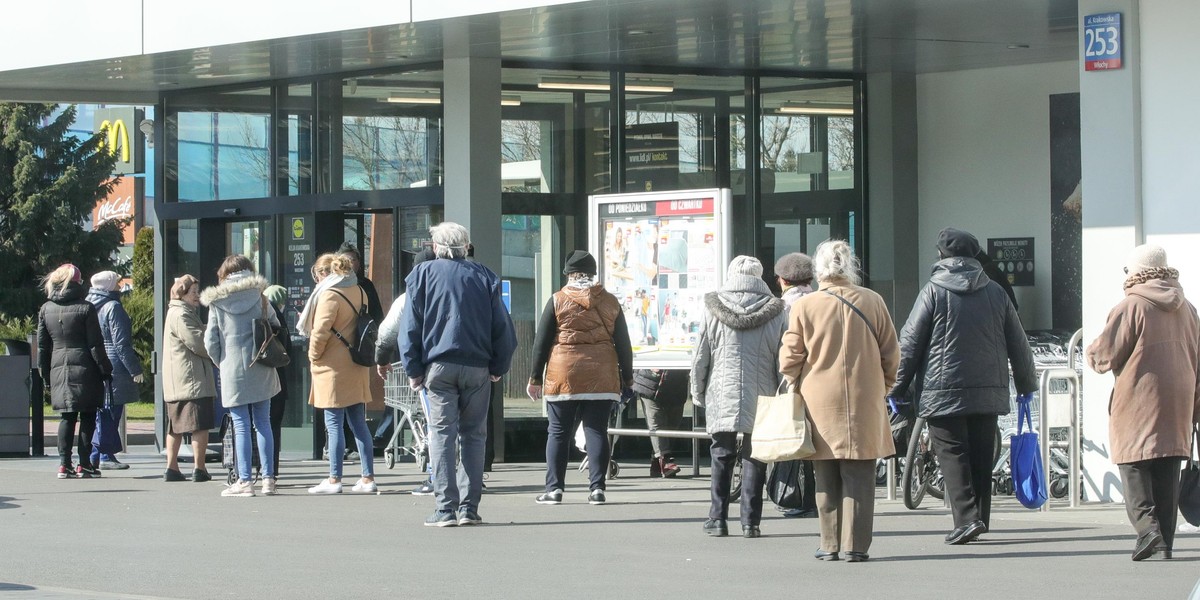 Uwaga, od poniedziałku znów zmiany w sklepach. Tak będziemy robić zakupy