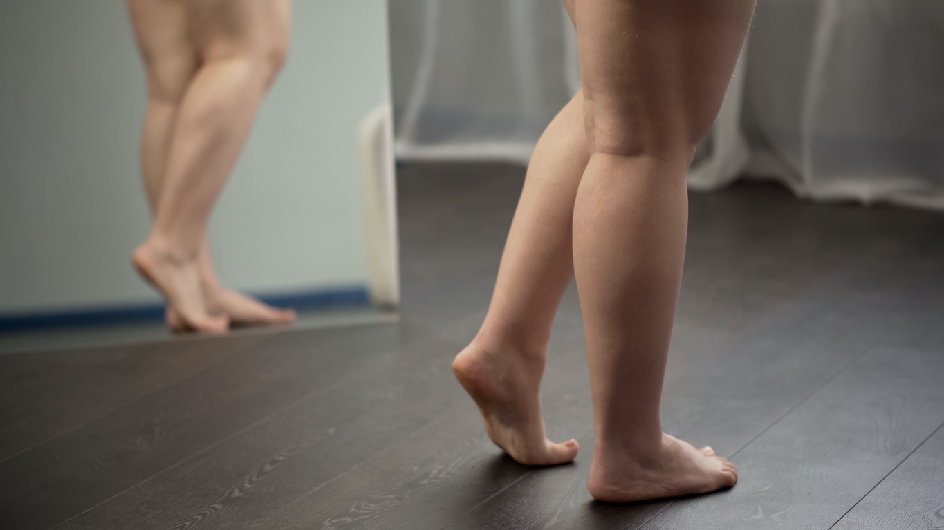 Pocit ťažkých nôh, bolesť a únava nôh sa ešte pred časom spájali predovšetkým so staršími ročníkmi. V súčasnosti sa však tento problém objavuje čoraz častejšie aj u mladších ľudí. 