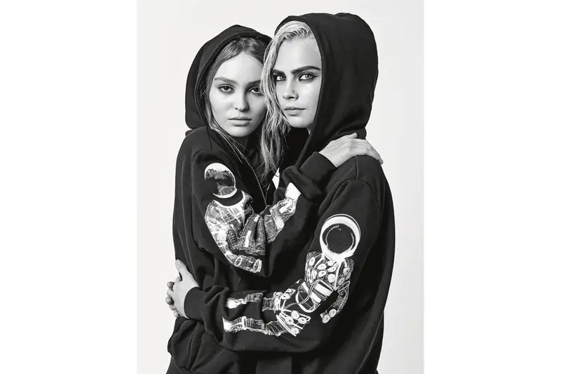 Lily-Rose Depp i Cara Delevingne w kampanii Chanel