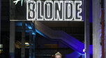 Charlize Theron promuje nogami film "Atomic Blonde"