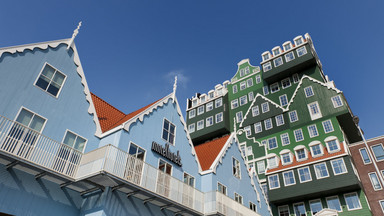 Niezwykły hotel wyglądający jak trójwymiarowe puzzle lub budowla z klocków Lego