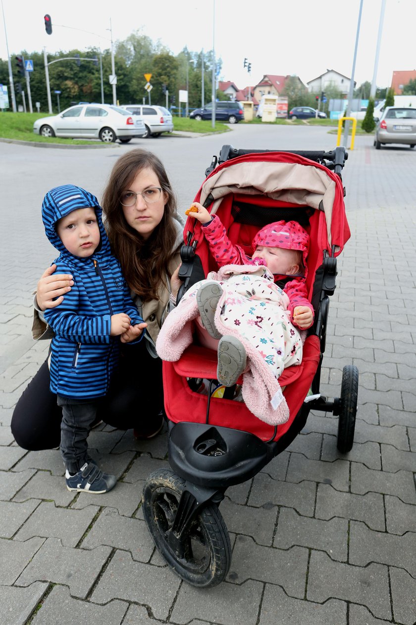 Paulina Romanowicz (28 l.) z córką Zosią (1,5 r.) i synem Ignacym (3 l.)