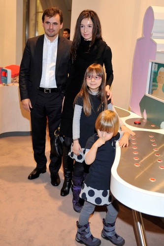 Marta Kaczyńska i Marcin Dubieniecki z córkami