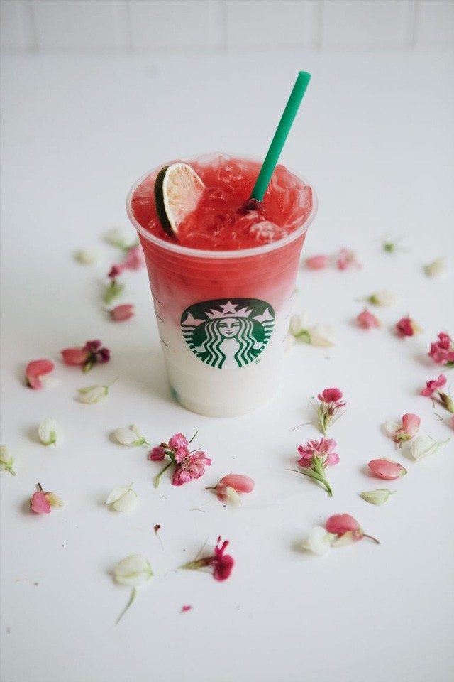 Lady Gaga és a Starbucks kollaborációja a legszivárványosabb dolog ezen a nyáron