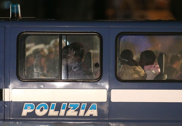 CO NAJMNIEJ 800 IMIGRANTÓW UTONĘŁO U WYBRZEŻY WŁOCH. WCIĄŻ PŁYNĄ KOLEJNI