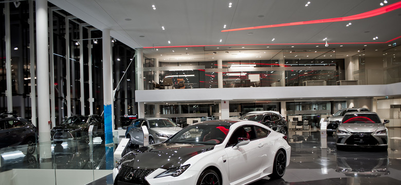 Toyota otworzyła w Polsce największy salon. To nowe centrum japońskiej motoryzacji