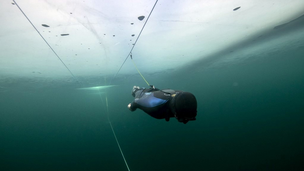 Francuski freediver Arthur Guerin-Boeri ustanowił rekord w pływaniu pod lodem