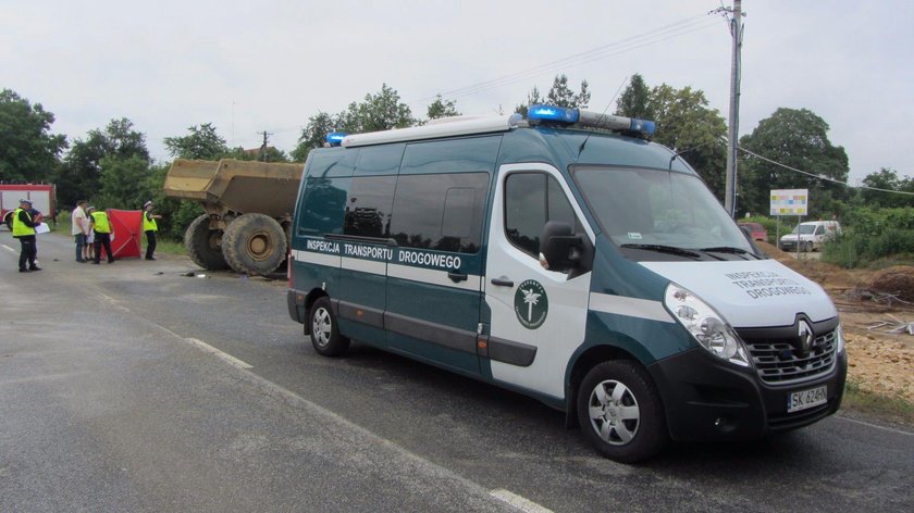 Jechała przez budowę autostrady. Auto 44-latki zostało zmiażdżone