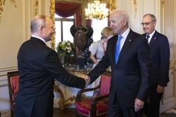 Szczyt Biden-Putin: przywódcy wymienili się okolicznościowymi prezentami