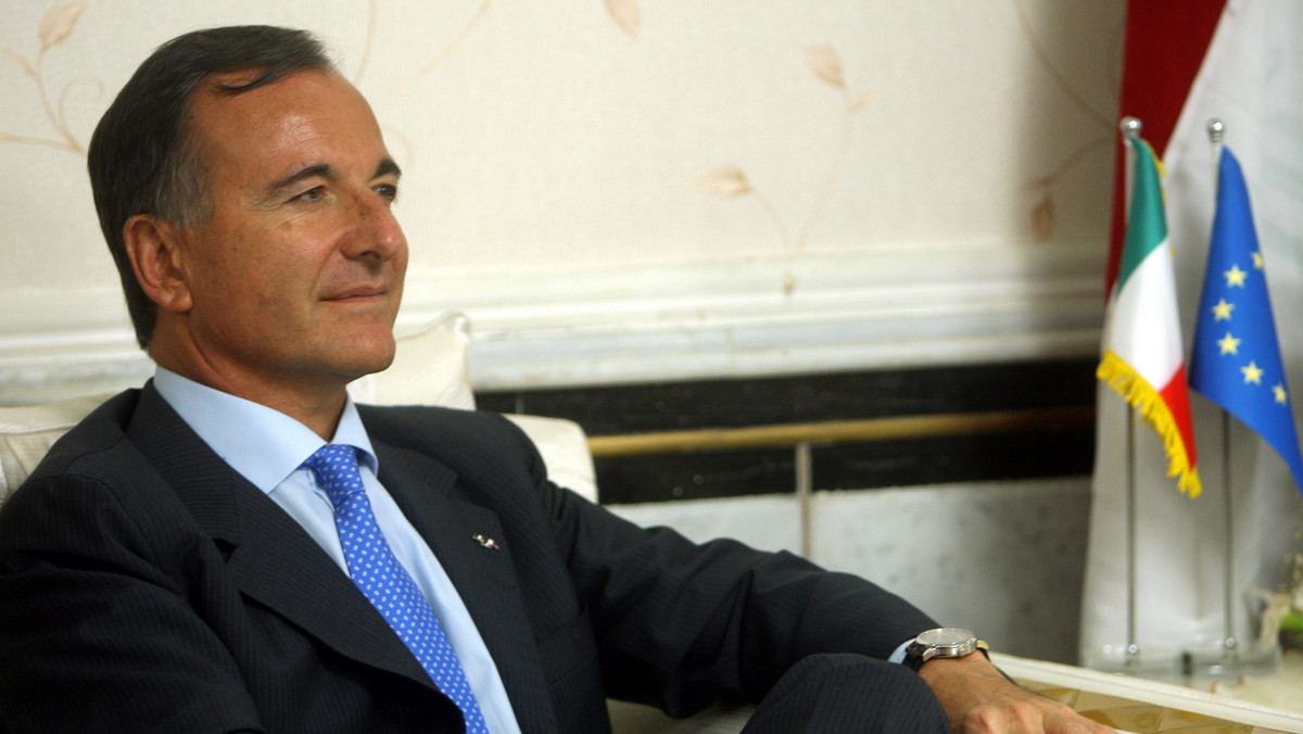 Minister spraw zagranicznych Włoch Franco Frattini podczas spotkania z szefem dyplomacji Białorusi Siarhiejem Martynauem w piątek w Trieście potwierdził, że Unia Europejska będzie kontynuować politykę "zaangażowania i krytycznego dialogu" wobec Mińska.